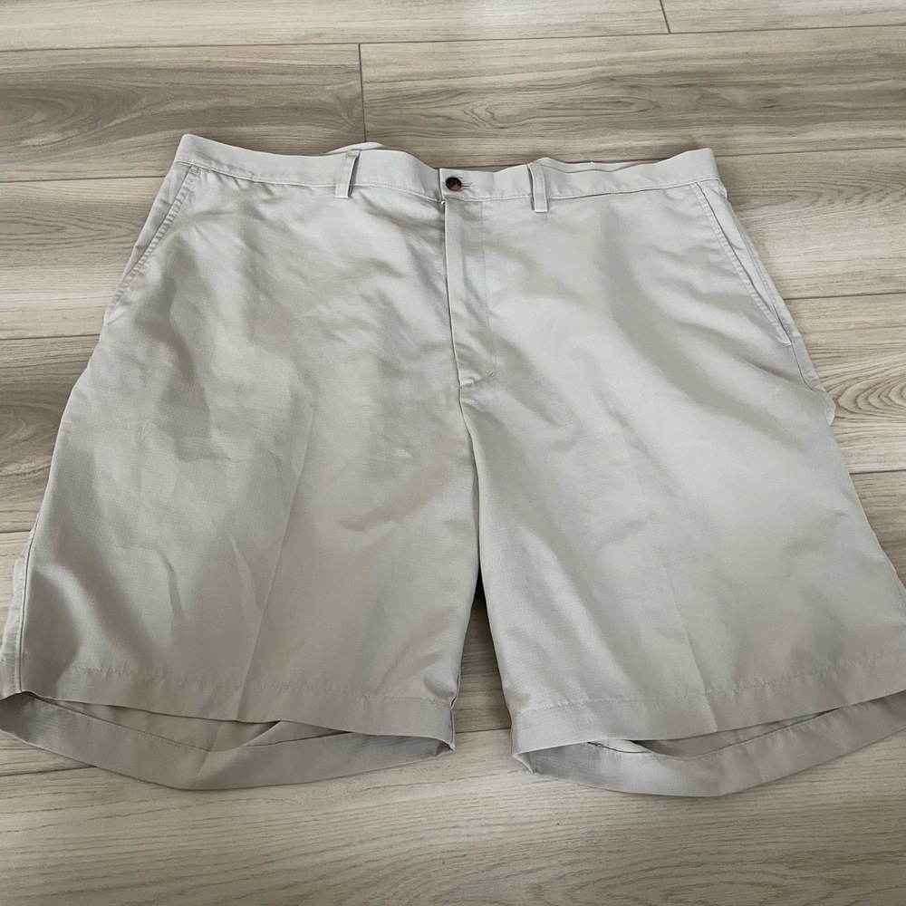 Haggar Mens Stretch Belted Flat Front Beige Chino Shorts Size 44 - Picture 2 of 6